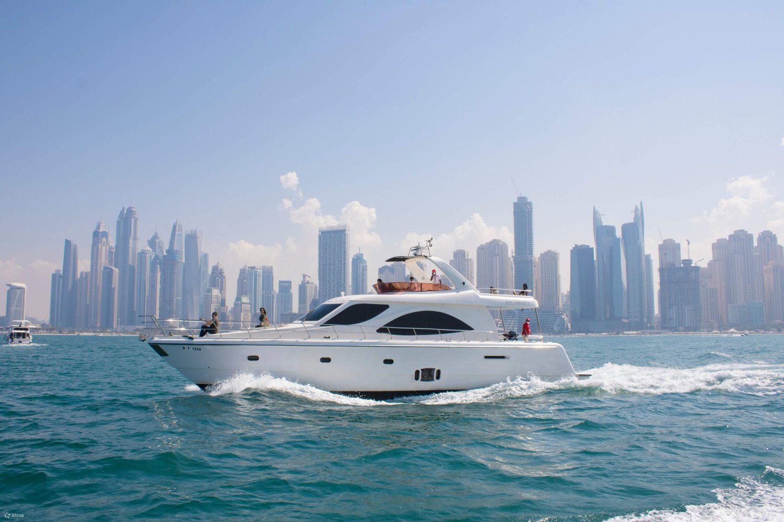 private yacht tour dubai